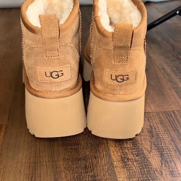 UGG Chestnut Suede Boots platform - Picture 5 of 14